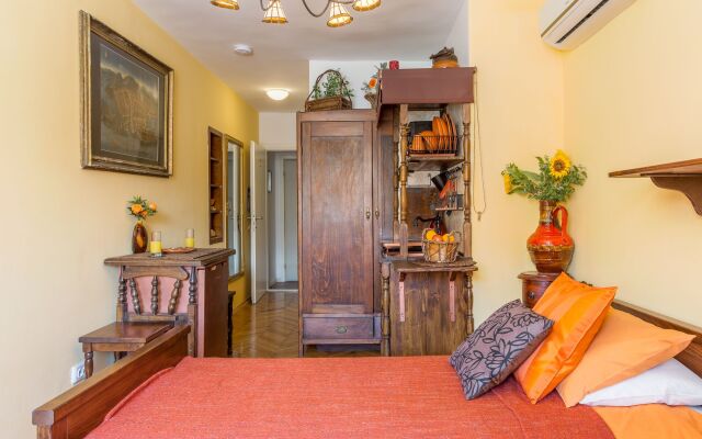 MAIN CENTRAL SQUARE guest house