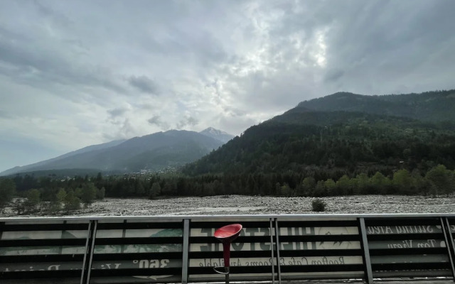 Singh Saab Rooms & Cafe