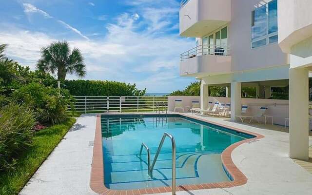 Island Paradise by AMI Locals