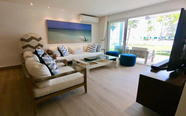 Wonderful 2-br Beach Front Apartment at Emotions