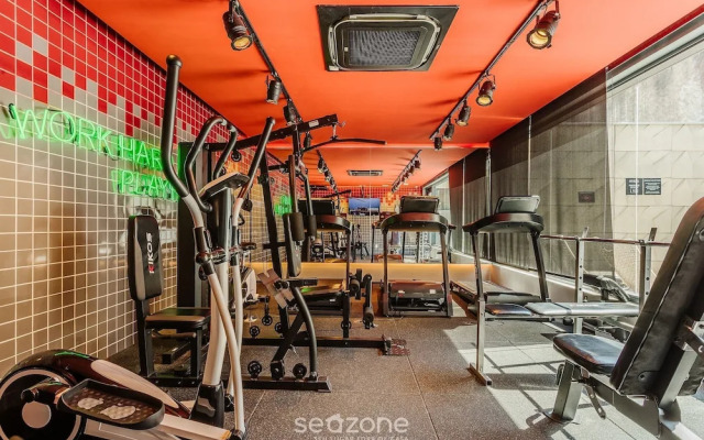 Studio With Pool 3 Minutes From the Subway Bss0703