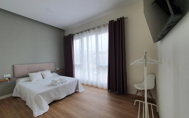 REDONDELA APARTMENTS - Bedroom, Bathroom & Kitchen