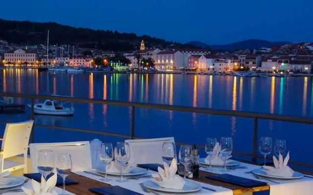 Charming Unique Apartment For 4