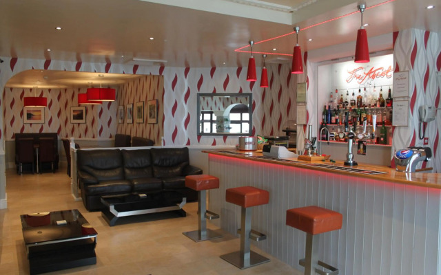 Ascot Hotel
