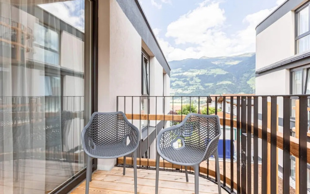 Modern Holiday Apartment With Balcony