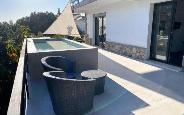 Vila Burriac ,Sunny, Spacious , Private Pool