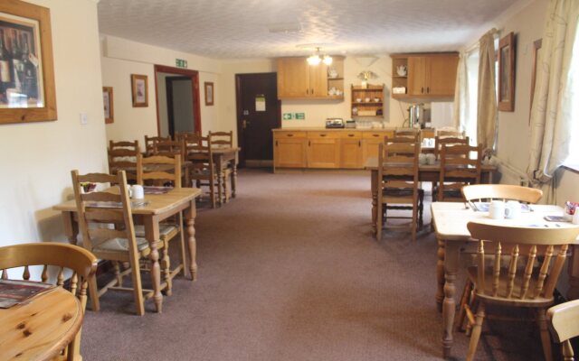 Little Foxes Hotel & Gatwick Airport Parking
