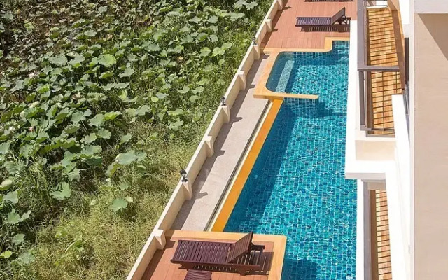 The Lago 72