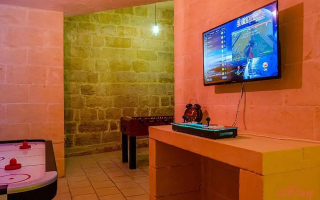 Grand Gozo Farmhouse With Games Room Pool