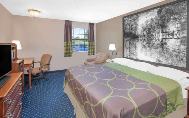 Super 8 by Wyndham Lowell/Bentonville/Rogers Area