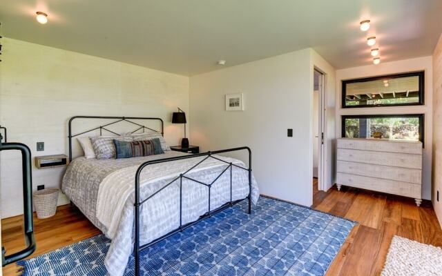 Haena Beach House 2 Bedroom Home by RedAwning