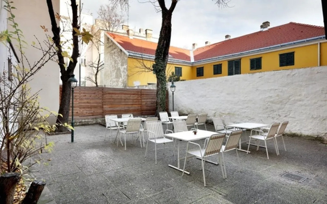 Mate Dependance Hotel