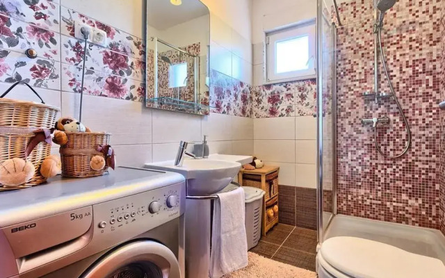 Luxury Apartment Okrug Gornji With Sea View and Pool