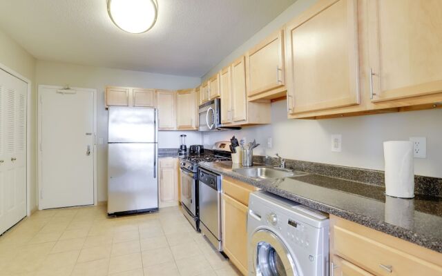 Stylish & Fantastic apt in Crystal City