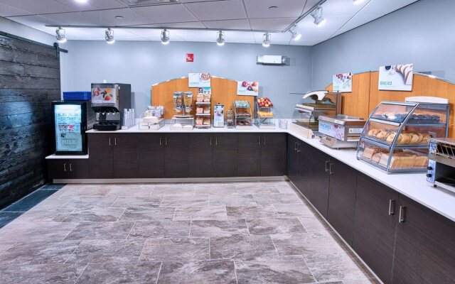 Holiday Inn Express Hotel & Suites Airport Dieppe by IHG