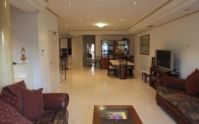 Perth's La Casa Rosa Bed and Breakfast