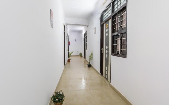 OYO 68697 Hindon Residency