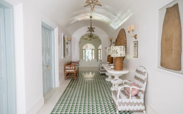 Breathtaking Villa In 02 Acres Of Tropical Walled-in Gardens