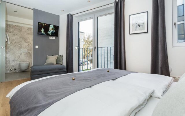 Room 5 Apartments