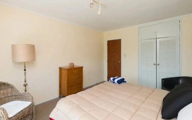 Waitangi Beach Units