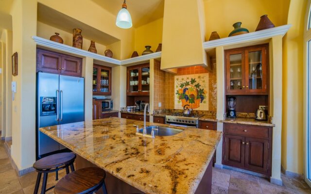 Ocean View 4BR Villa Steps From Cabo: Villa Haydee