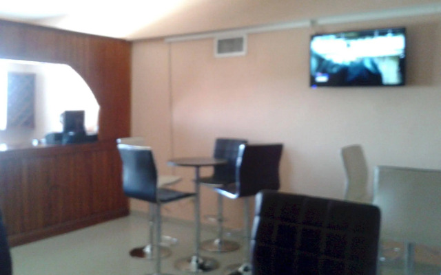 Le Monte Cristo Hotel & Suites