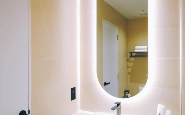 E-Central Downtown Los Angeles Hotel