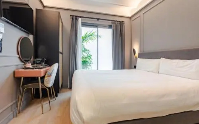 Reina 107 Beach Boutique