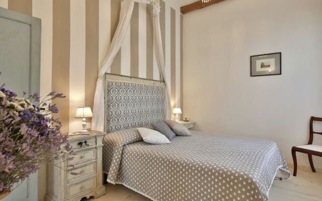 4 Person Villa with Private Swimming Pool & Garden in Lovely Surroundings near Cortona