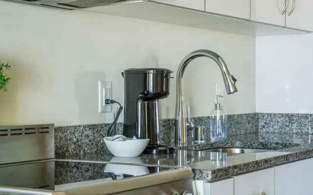 Chic Central Apartment with Free Parking
