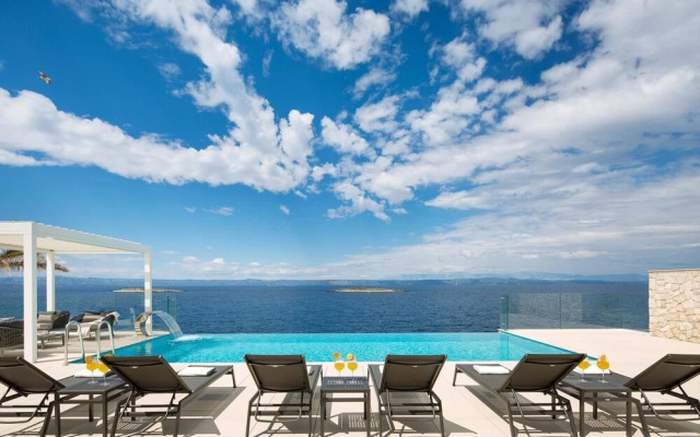 Luxury Villa Palma de Korkyra with Pool