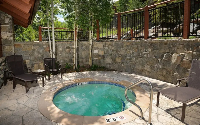 Hummingbird Lodge