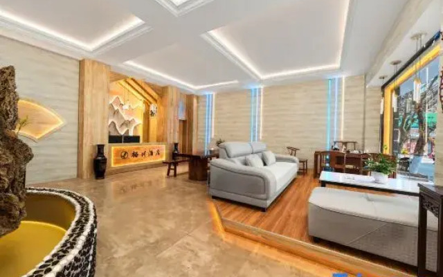 Pinecrest Intelligent Hotel