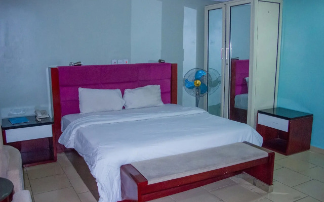 Folade Hotels