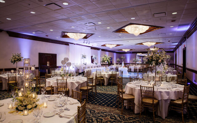 The Drake Oak Brook, Autograph Collection