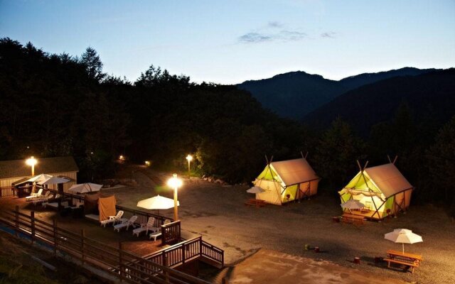 The Proud Resort - Caravan Park