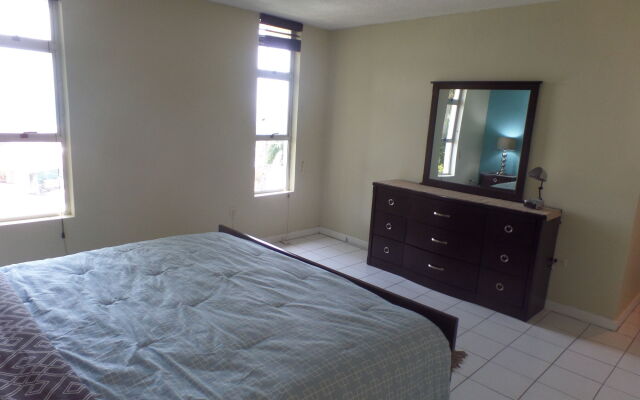 Skyclub Beach Suite at Mobay Club