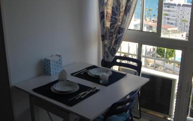 M3 904 Azul Mediterráneo bonito y confortable estudio