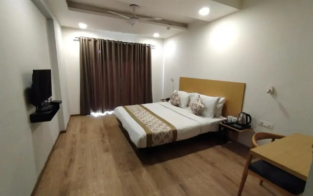 Saltstayz Express – Medicity (Near Medanta Hospital)