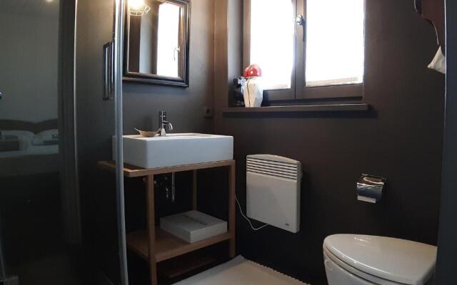 Iris Top 3 Design Apartment