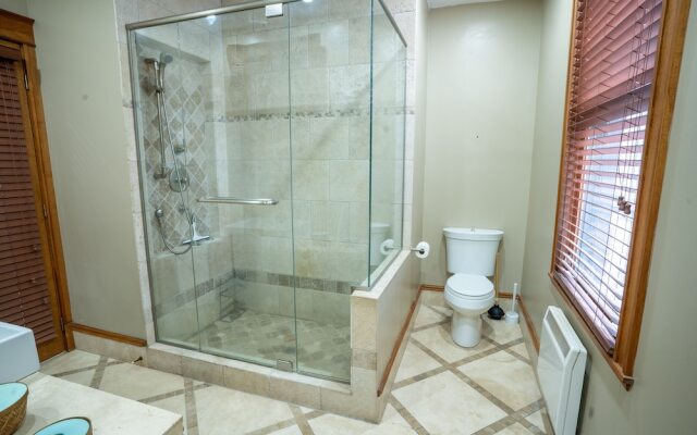 Chic 2BR near Little Italy 5min to Metro