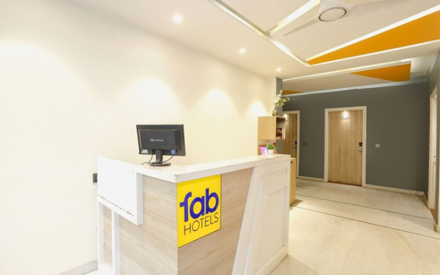 FabHotel JHS Studio- Nr. Phase 1 Metro Station Gurgaon