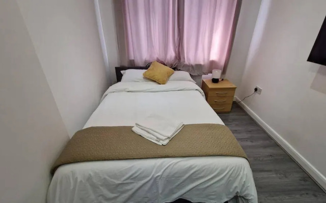 Captivating 2-bed Apartment in Ilford