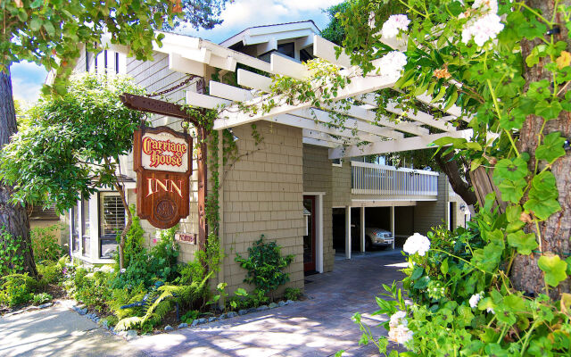 Carriage House Inn