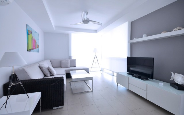 El Yate Hotel