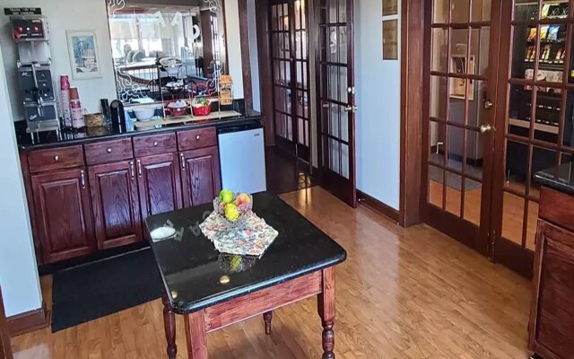 Red Roof Inn & Suites Cornelius – Lake Norman