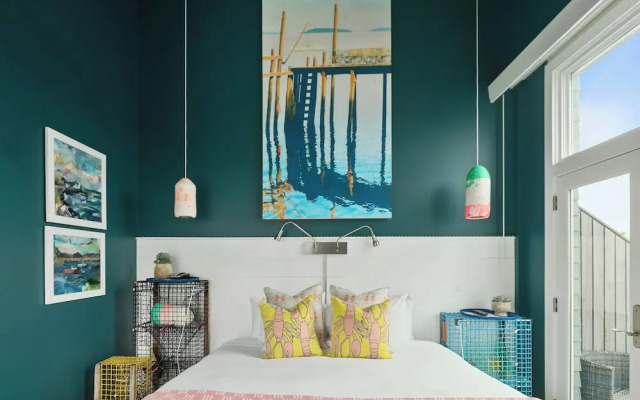 The Boathouse Waterfront Hotel & Marina