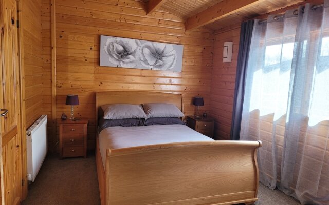 Immaculate 2-bed Lodge Next To Lake