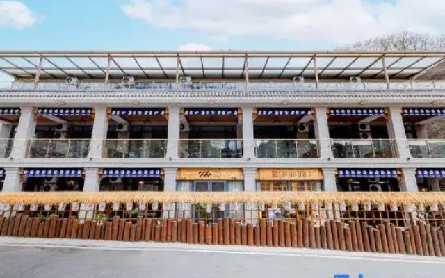 Hidden Mountain Stream · Scenic Luxury Vacation Apartment (Badaling Great Wall)