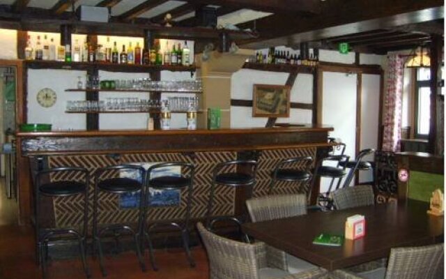 Pitlane Lodge